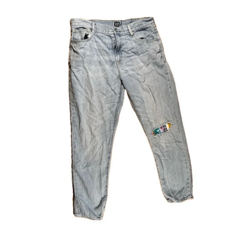GAP Blue Boyfriend Jeans Relaxed Fit Distressed - Picture 1 of 6